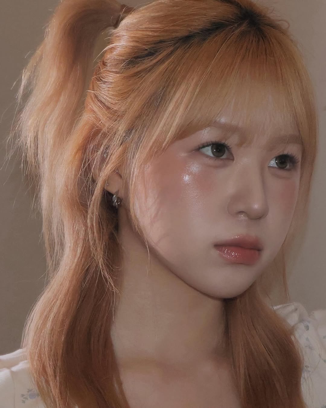 Photo by 벨르메종 디자이너 in 벨르메종 with @etudeofficial, and @aoucosmetics. May be an image of one or more people, bangs and text.