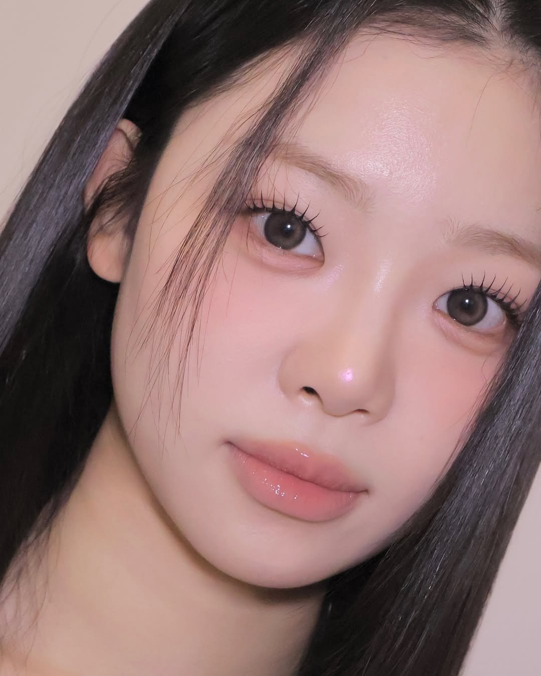 Photo by 벨르메종 원장 | 다희•채희 in 벨르메종. May be a closeup of one or more people, makeup, hair and text.