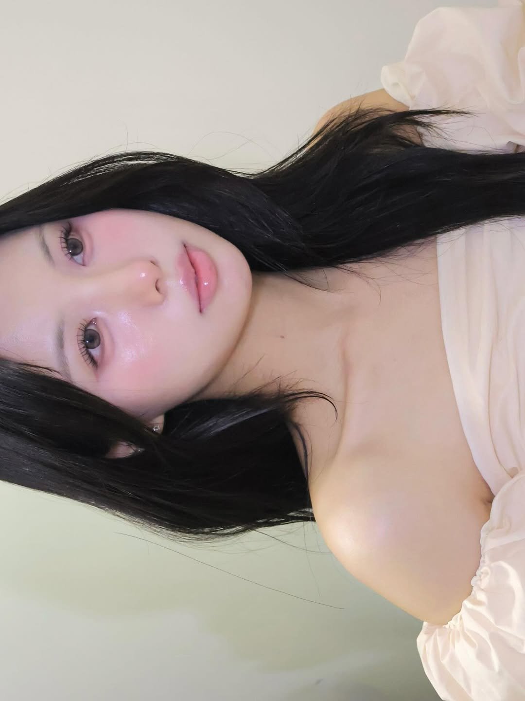 Photo by 벨르메종 원장 | 다희•채희 on March 07, 2026. May be an image of one or more people, hair, makeup and text.