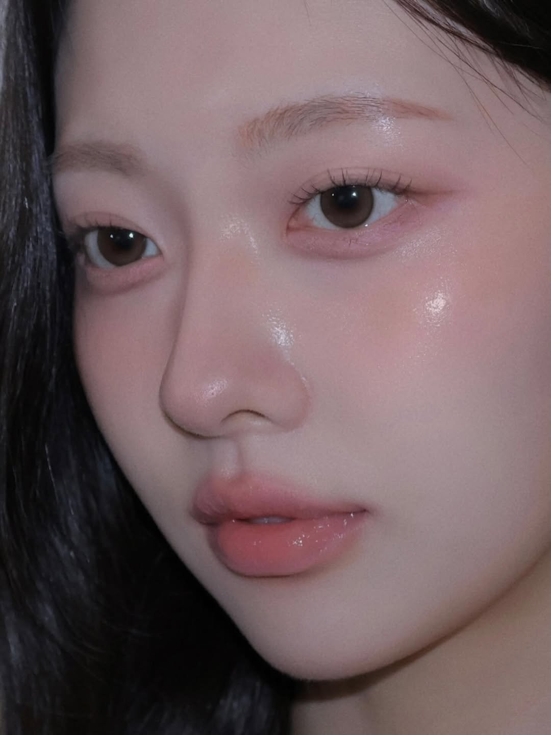 Photo by 벨르메종 원장 | 다희•채희 on March 12, 2026. May be a closeup of one or more people, hair, makeup and text.