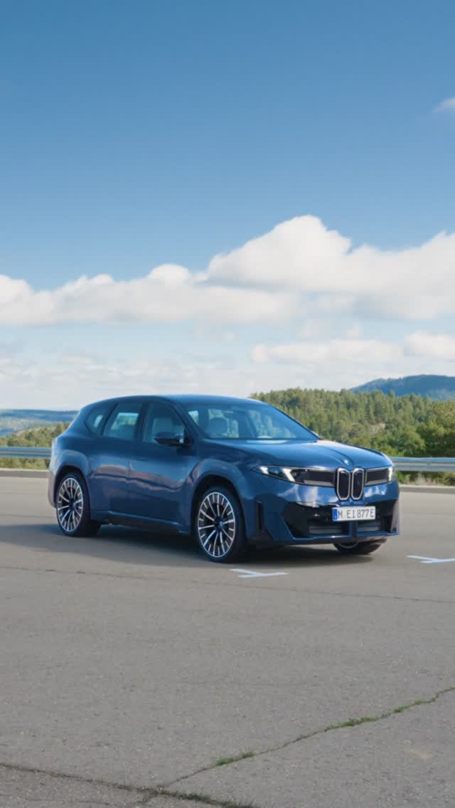 bmw 게시물 이미지: It sees you coming. 👀 With door handles that...