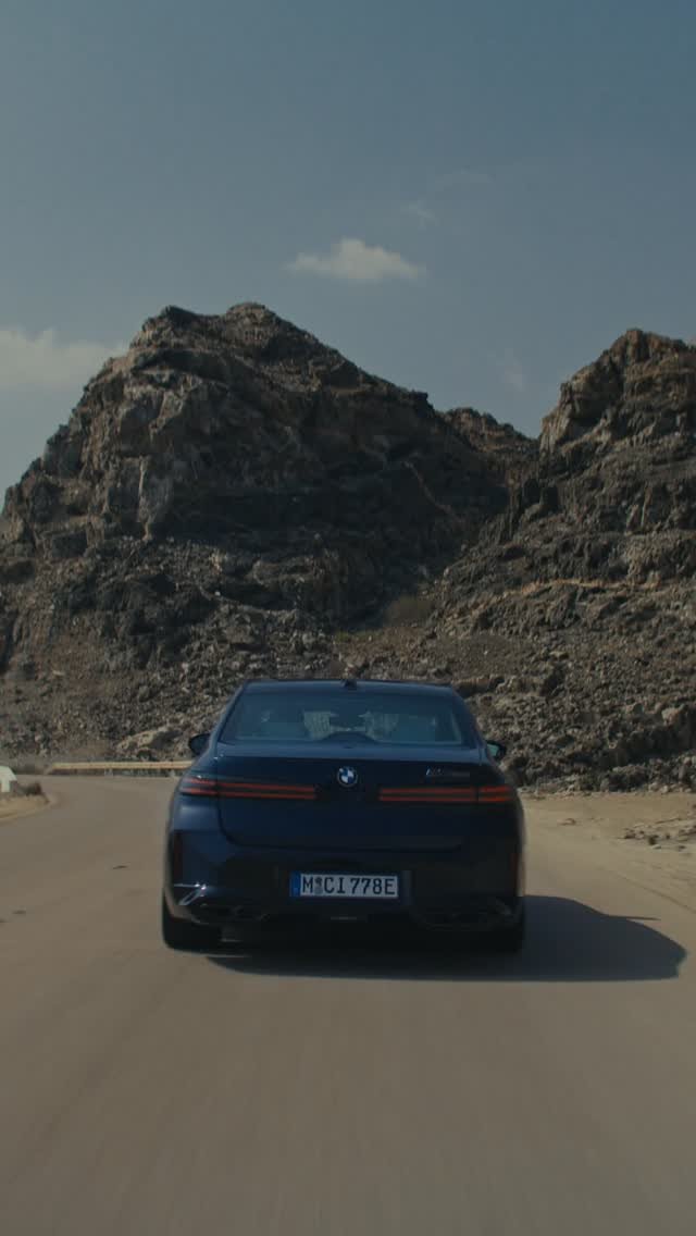 bmw 게시물 이미지: A drive dedicated to performance.

The new BMW...