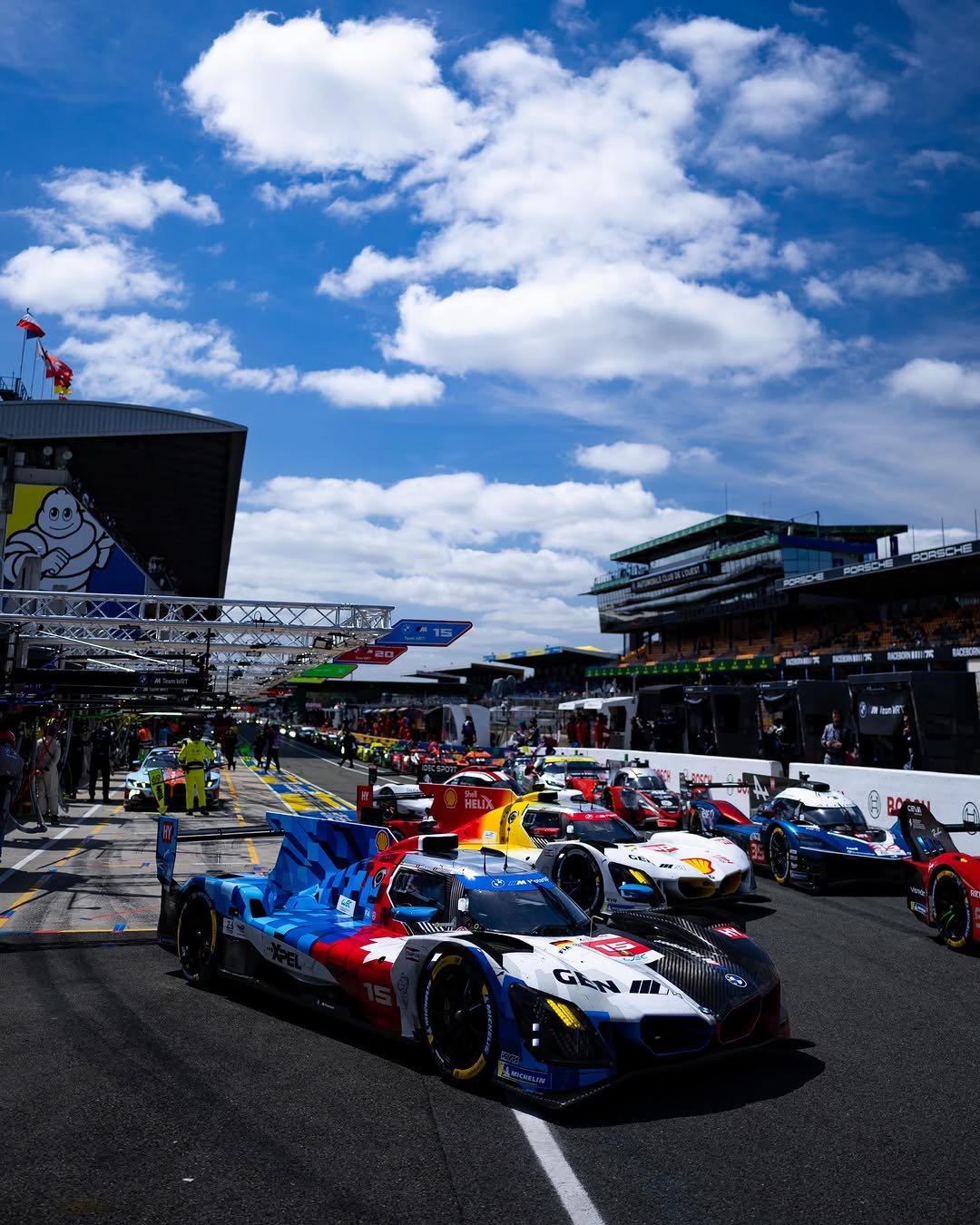 bmwmmotorsport 게시물 이미지: The wait is over. It is track time in Le Mans!...