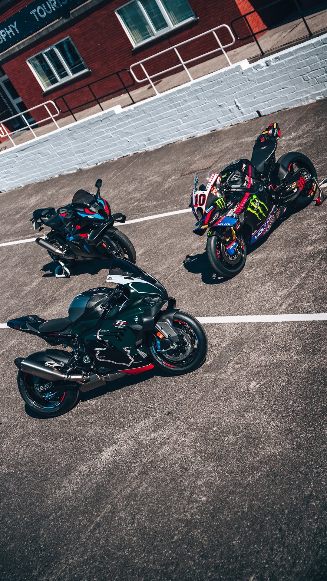 bmwmotorrad 게시물 이미지: For the road. And the record books. 🏆

📸...
