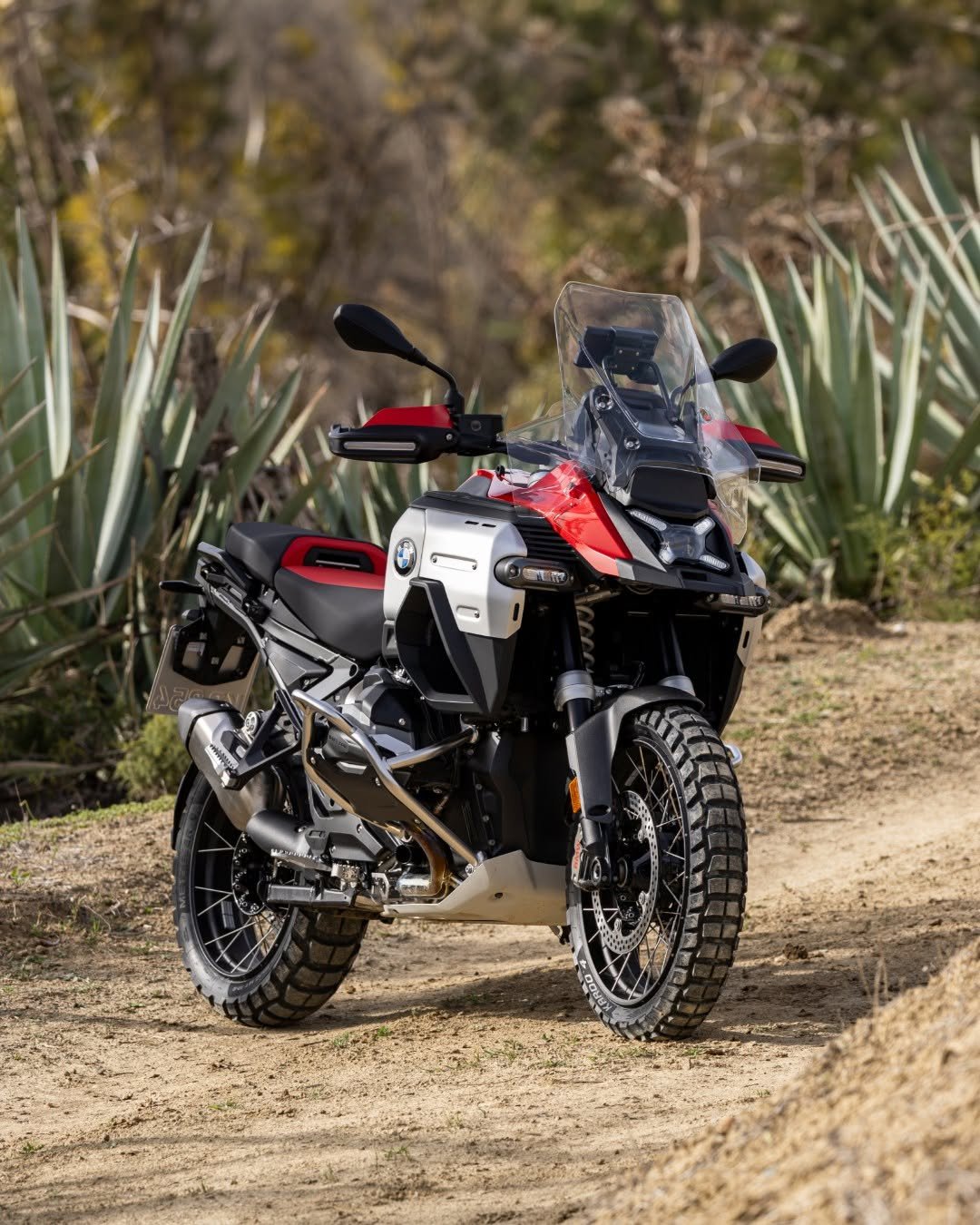 bmwmotorrad 게시물 이미지: Serious adventure bike. Surprisingly friendly...