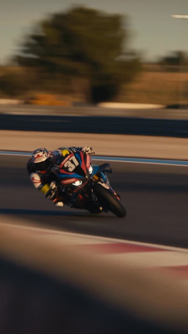 bmwmotorrad 게시물 이미지: Morning has broken at the @fim_ewc_official...