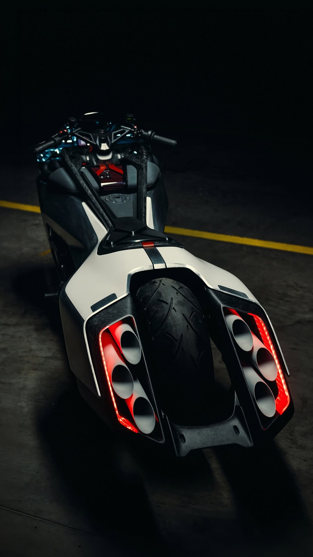 bmwmotorrad 게시물 이미지: Six cylinders. Zero compromises. 🔥 

Meet the...
