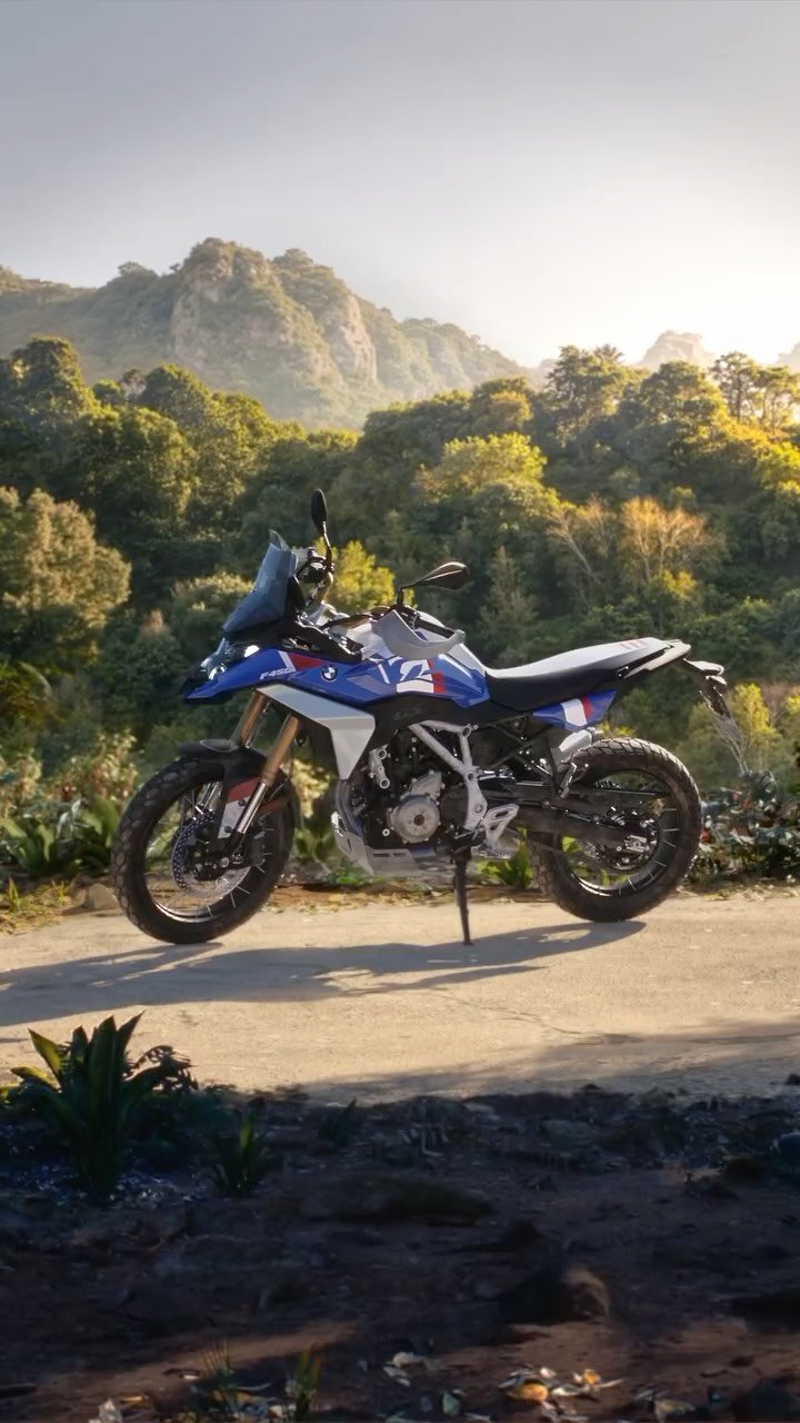 bmwmotorrad 게시물 이미지: Light on its feet. Heavy on the fun. 
The...