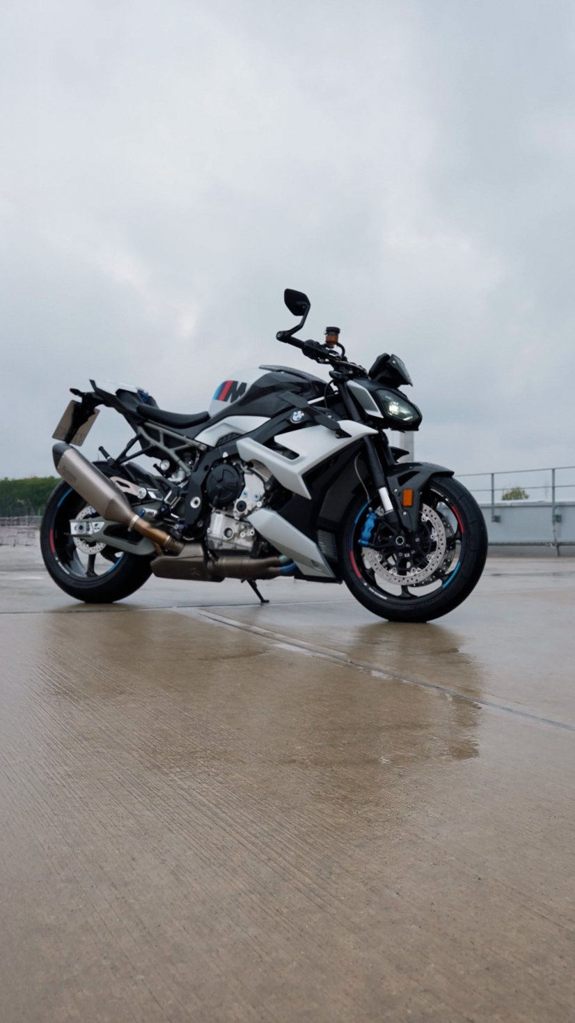 bmwmotorrad 게시물 이미지: Built to move you. Even at a standstill....