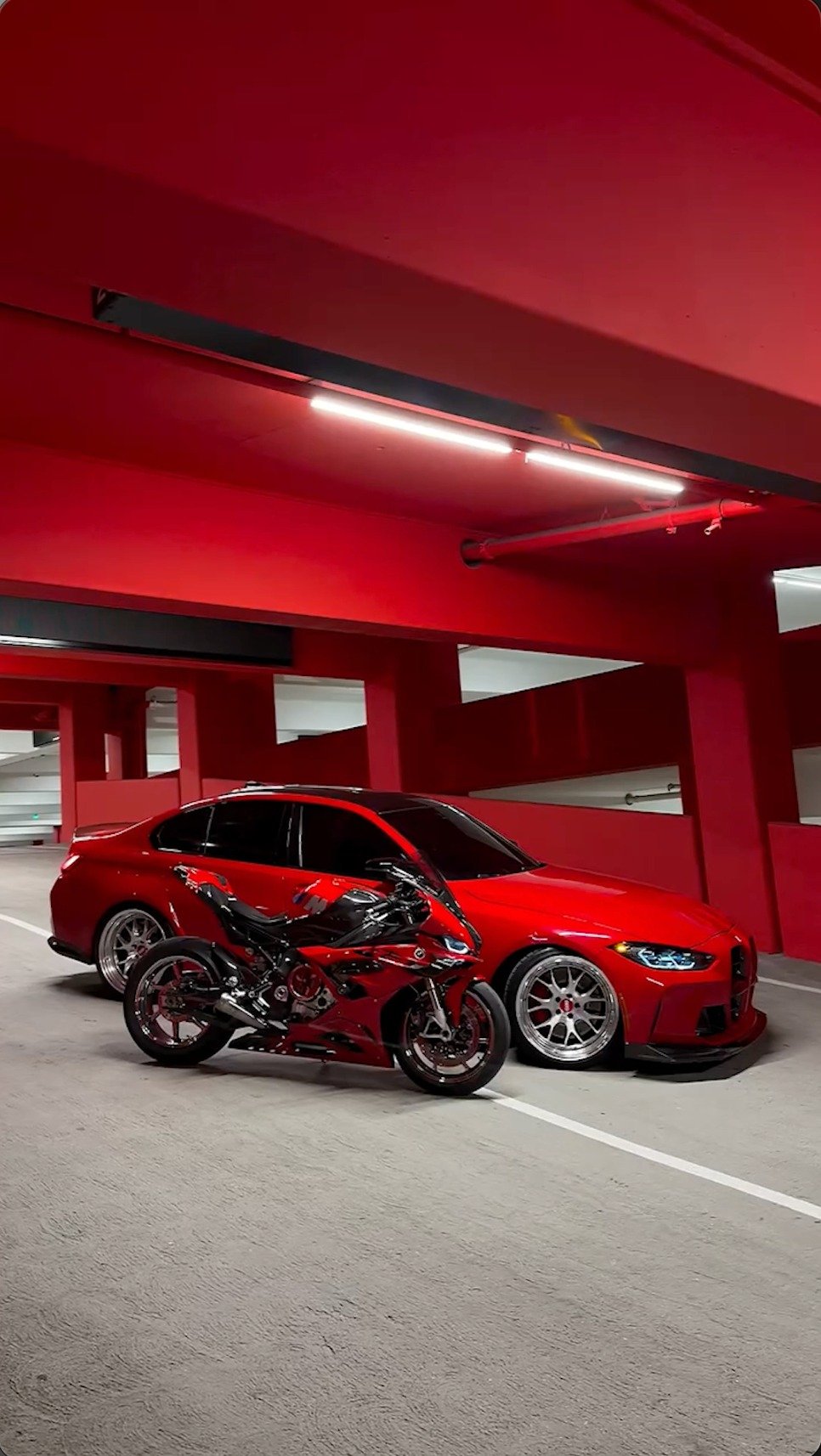 bmwmotorrad 게시물 이미지: Seeing red never looked this good. 🔥 @s1kbrian...