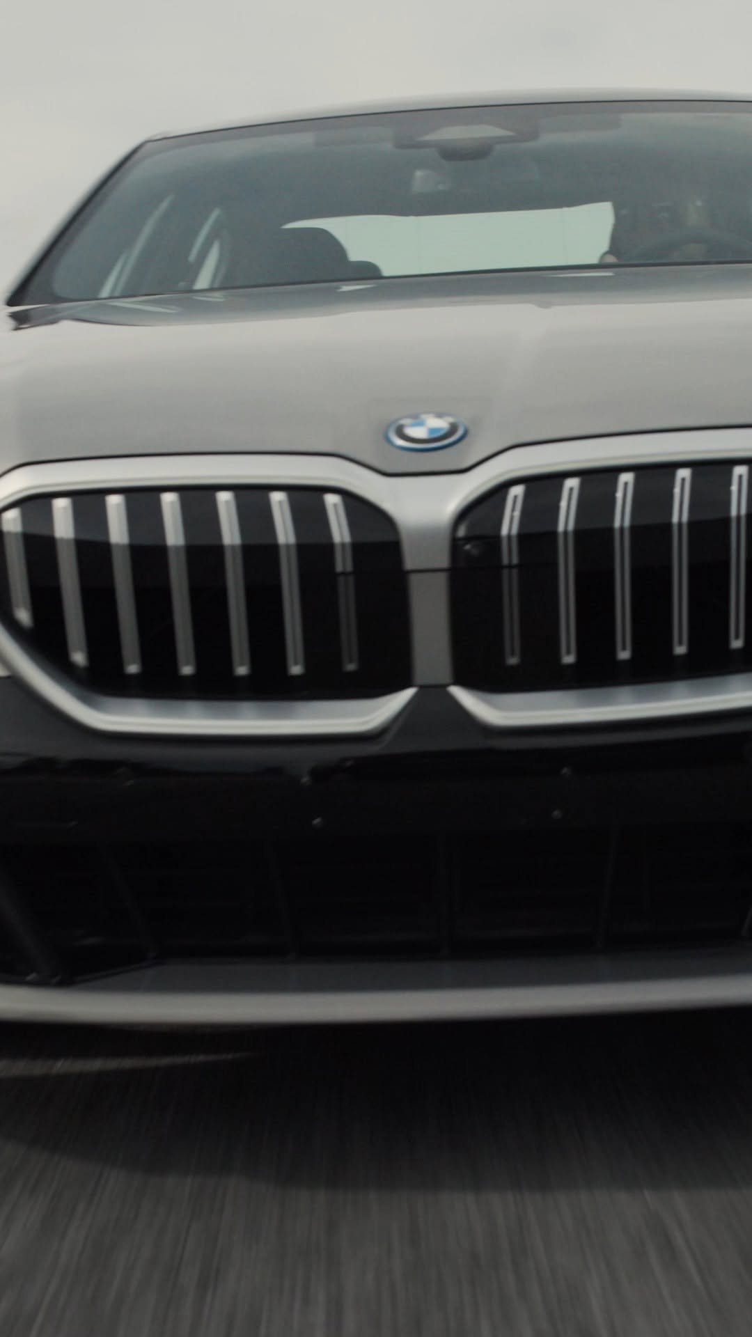 bmwusa 게시물 이미지: 483 hp, 0–60 in 4.1 seconds, and it still gets...