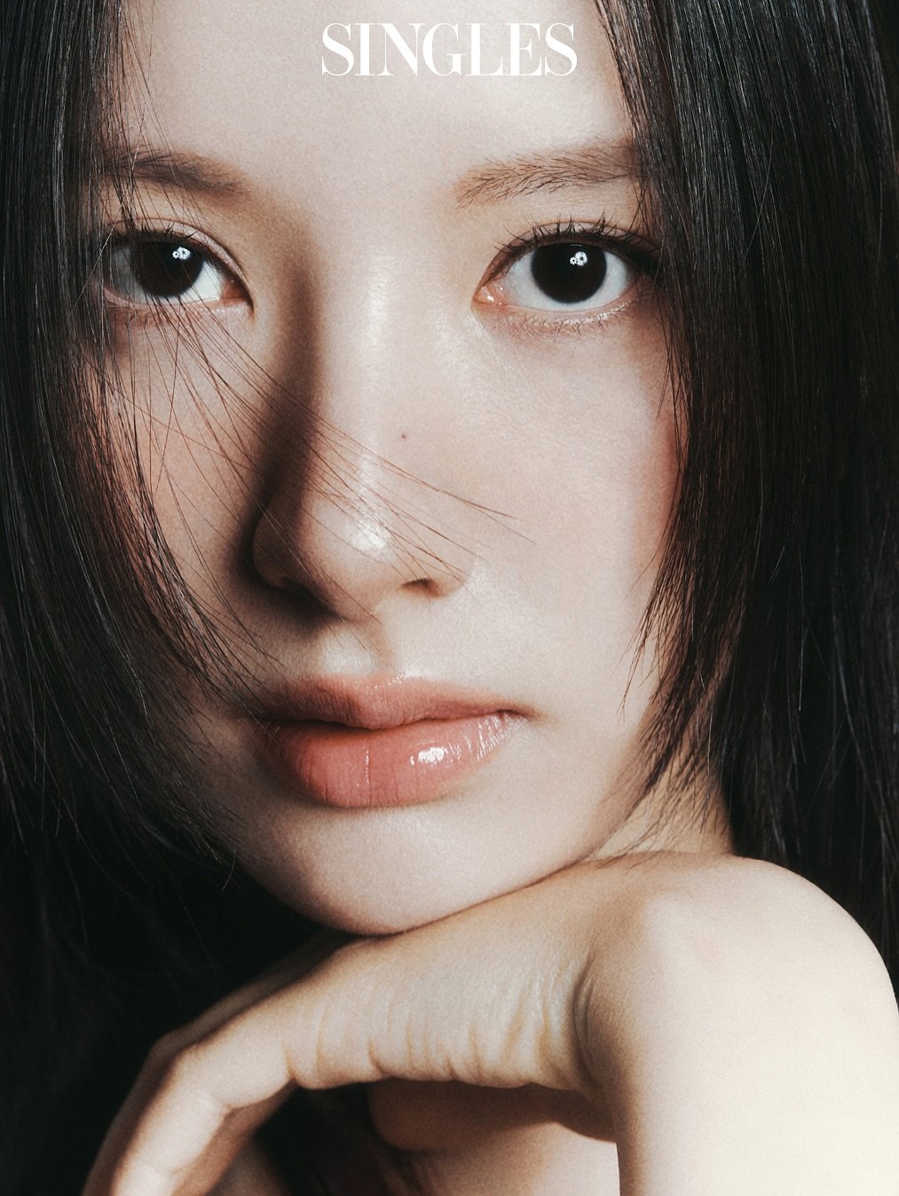 Photo shared by 김지연 Kim Ji Yeon on July 03, 2025 tagging @yangjoongsan, @parkhooji, @iammaeng, @singlesmagazine, @parksunhee86, and @choigo_hair.