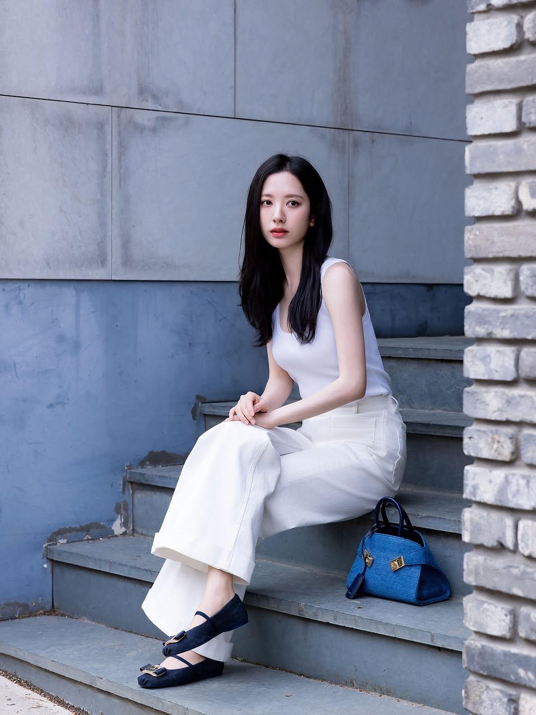 Photo shared by 김지연 Kim Ji Yeon on May 20, 2025 tagging @ferragamo.