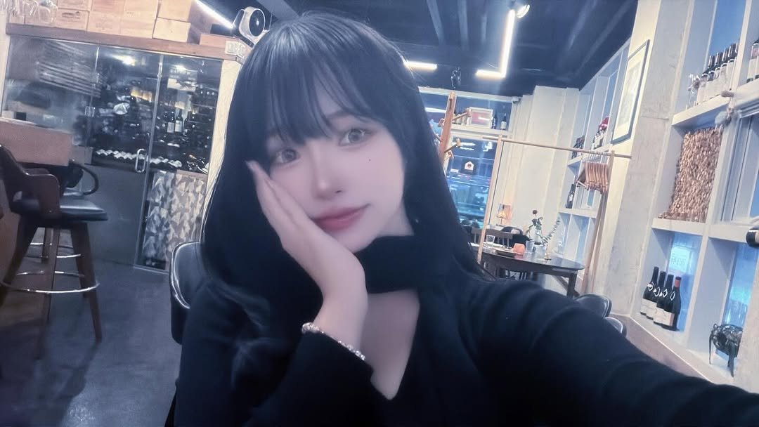 Photo by MUYU. 무유 on January 03, 2026. May be an image of one or more people, hair and text.