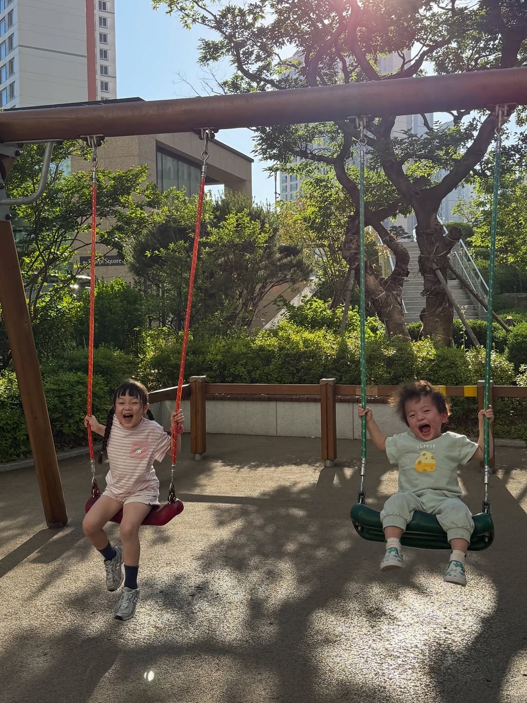 boamom_97 게시물 이미지: 📸
하루종일 놀이터가고 싶어
엄마 피자먹고 싶어 라길래
도미노에서 피자한판...