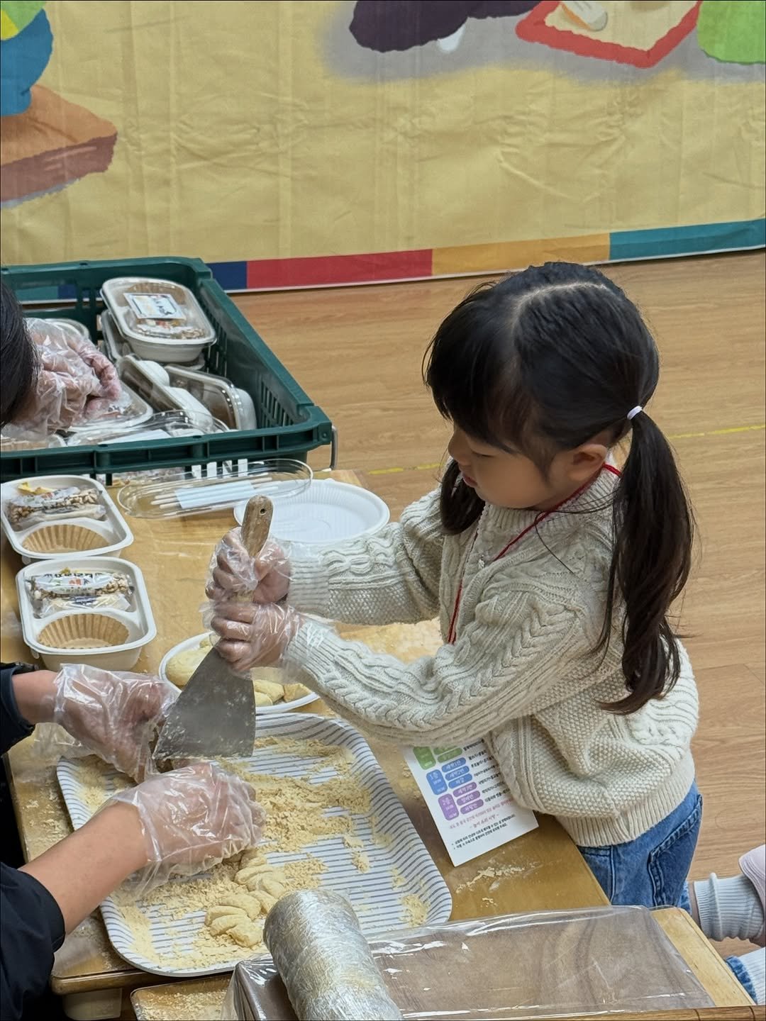 Photo by 석아영 on October 26, 2025. May be an image of child and text.