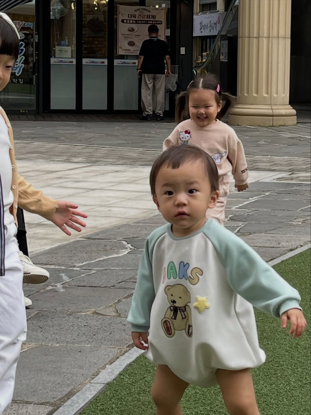 Photo by 석아영 on September 28, 2025. May be an image of 4 people, baby, street and text.