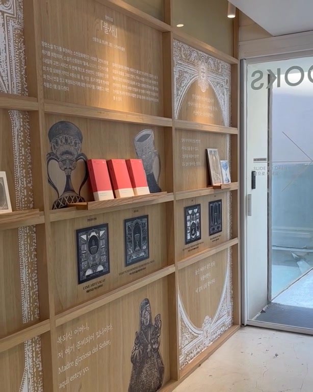 boanbooks 게시물 이미지: 『불새』 보안책방 전시: 삶은 우연과 영원 속에 있어요
책 속 문장과 그림 전시를...