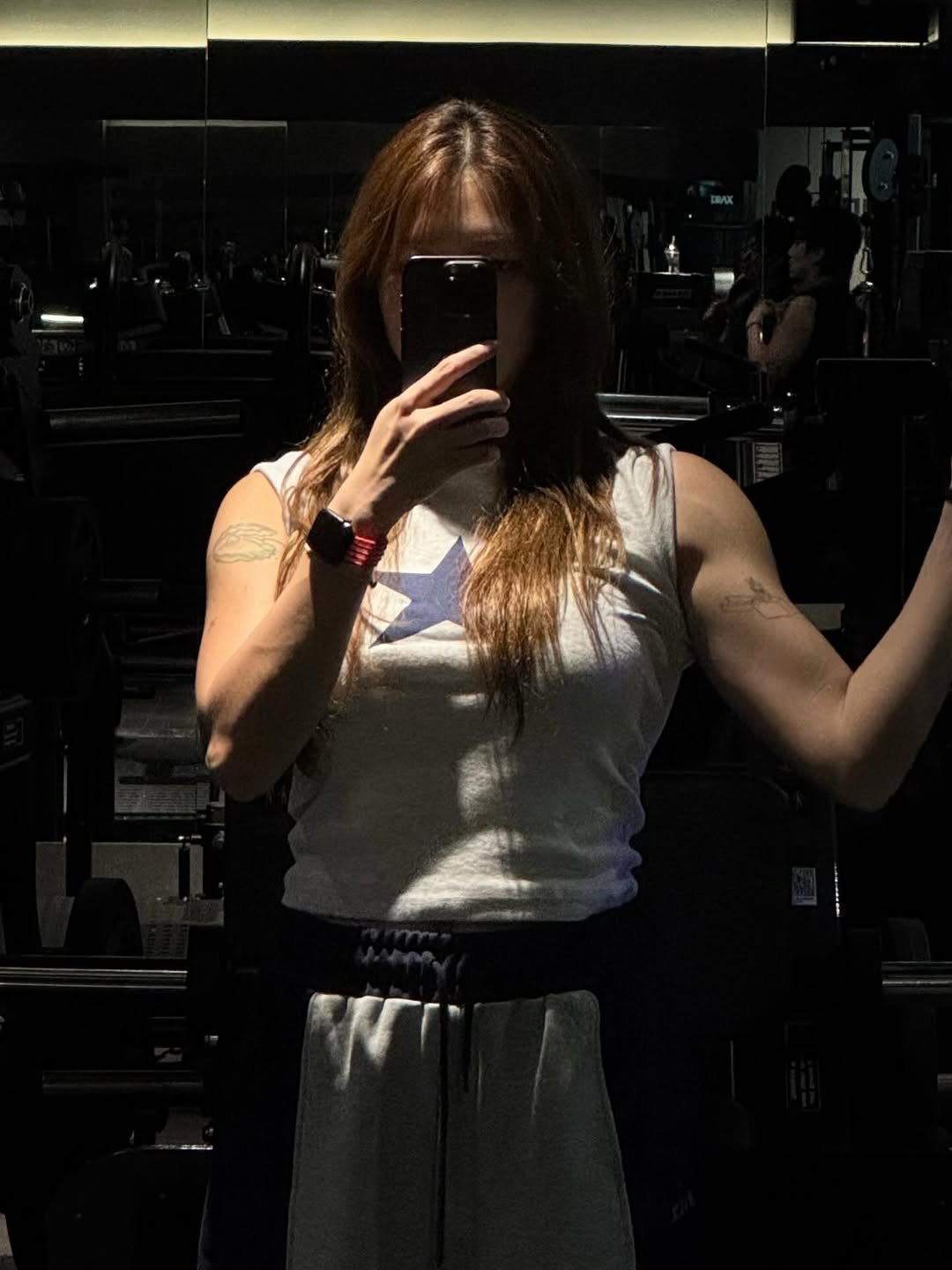 bobom_._ 게시물 이미지: 긍게 어쨌든 운동인이니께. 
몸 사진은 가끔 올리긴 허야재.

같은 옷 다른 느낌 이런 걸류다가.
