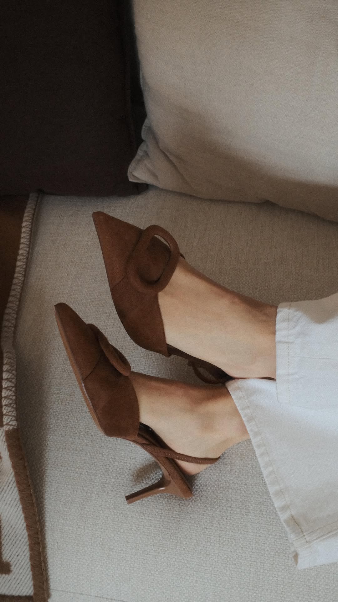 bobrownn 게시물 이미지: BROWN 🤎 tights vs. BLACK 🖤 tights | Vote your...