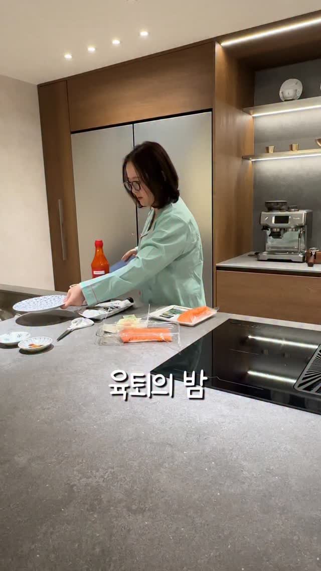 bobseol 게시물 이미지: 힘든하루 떡진 머리가 말해주는..
밥할 기운은 없음
오늘 이른 육퇴로...