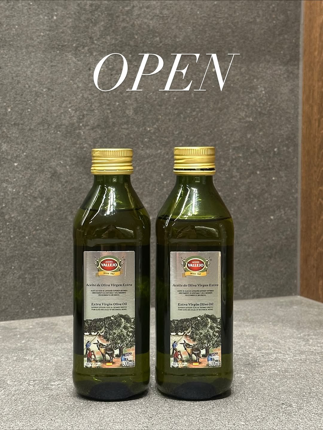 Photo by 밥설공주 on November 15, 2025. May be an image of condiment, bottle, olive oil and text.