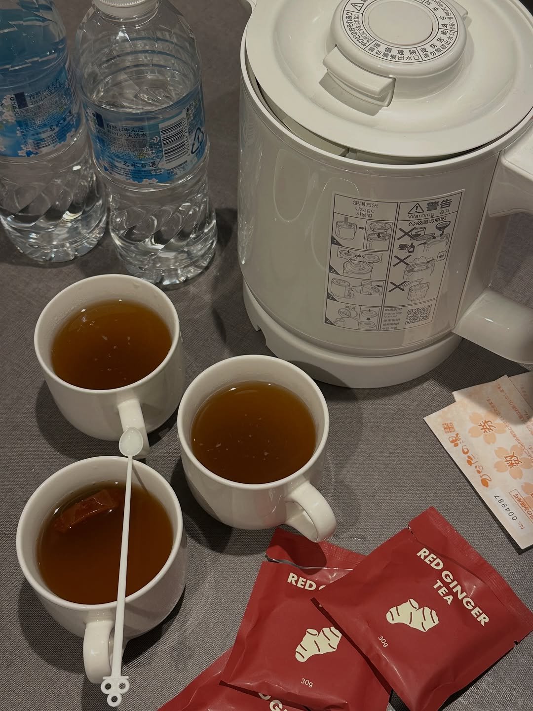 Photo by 밥설공주 on December 22, 2025. May be an image of ‎tea maker, medicine, tea, teapot and ‎text that says '‎lla 楽 6 X 8 သမ် <86r00 ن RED RED ΤE GINGER 30g 30g‎'‎‎.