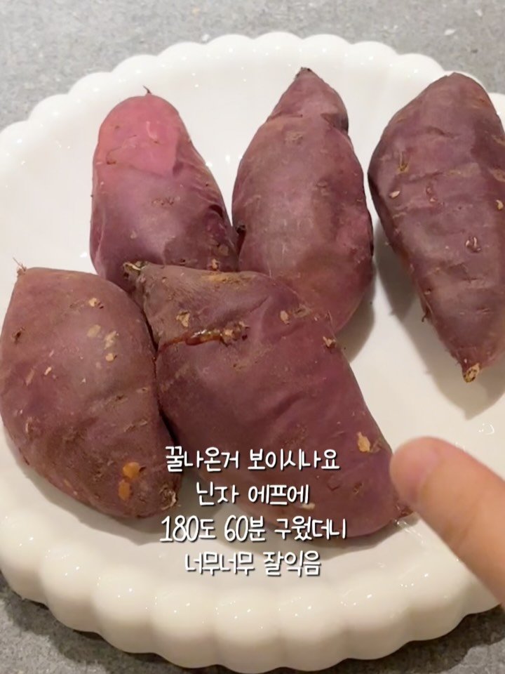 bobseol 게시물 이미지: 로얄벌꿀고구마 공구중
겨울 간식하면 고구마죠
이 고구마는 한입만 먹어도 달고...