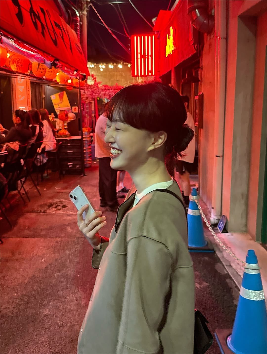 Photo by 바디힐즈 | 재활홈트 𝐍𝐨.𝟏 on October 13, 2025. May be an image of one or more people, night and text.