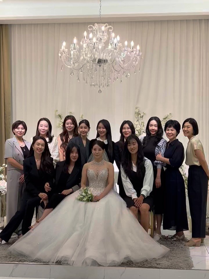bodytutor_chaeeun 게시물 이미지: 내 결혼식 날, 어깨가 하늘까지 올라갔던 이유❤️

결혼식 사진을 정리하다가 이...