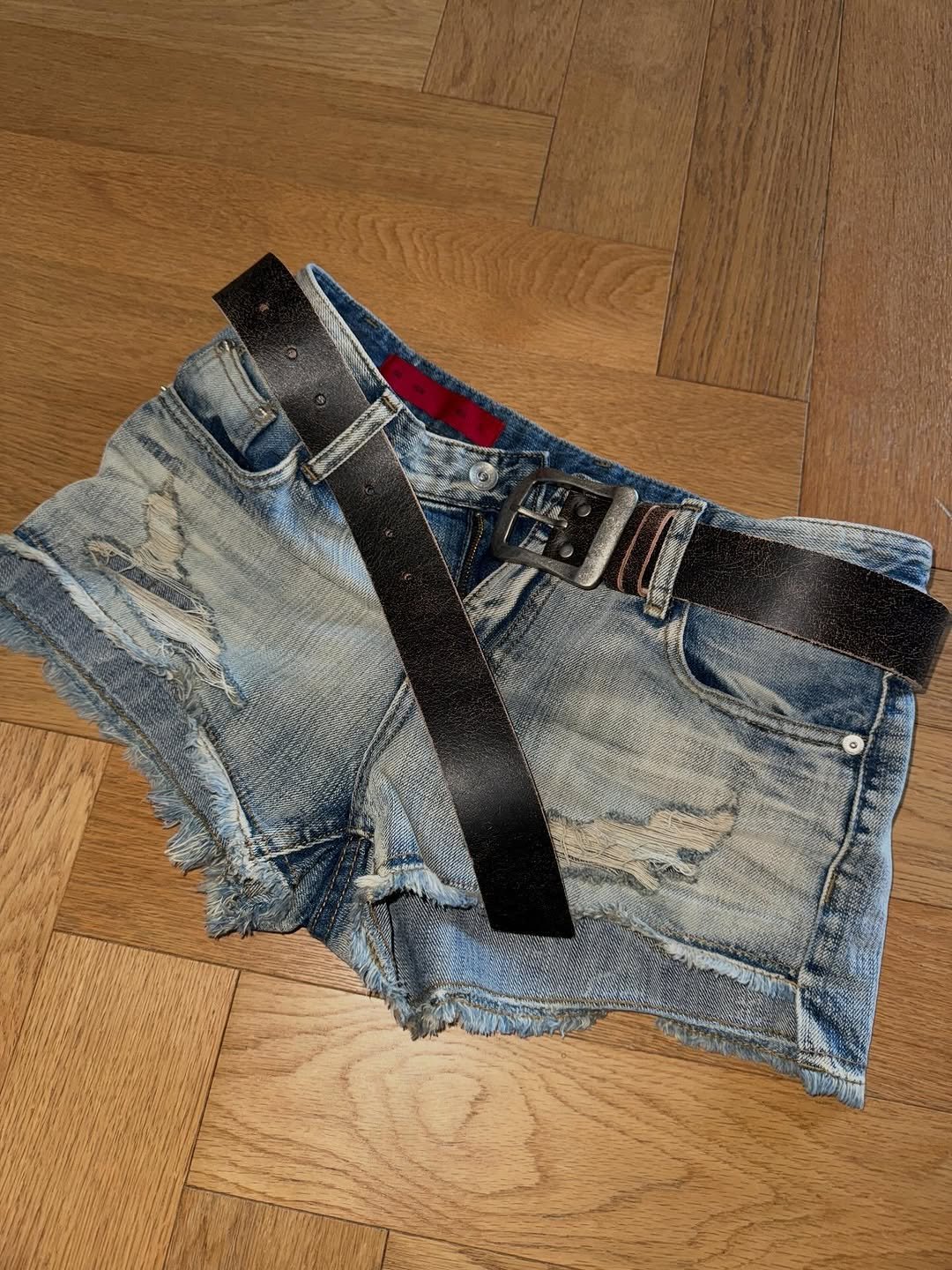 bohemian_seoul 게시물 이미지: 26SS LIGHT SLUB DAMAGE SHORTS