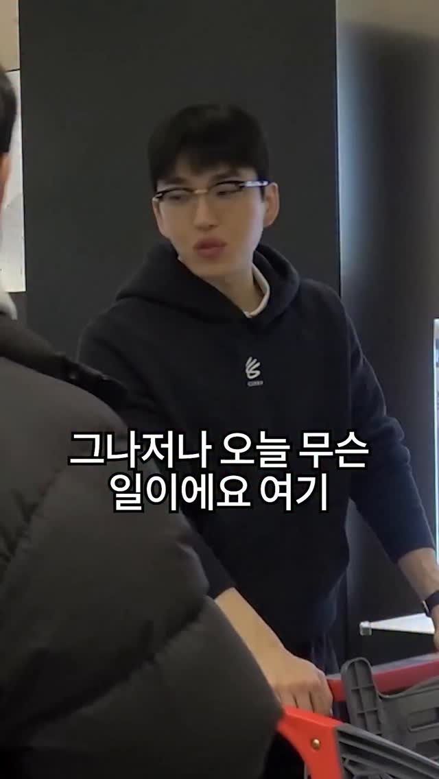 bokyem123_ 게시물 이미지: 지나가는 여성에게 1억원 선물하기

#보겸 #보겸TV