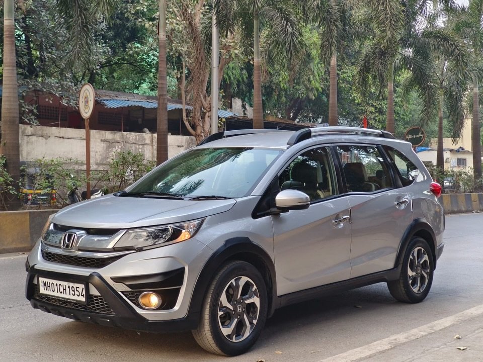 Photo by BOMBAY MOTORS on December 16, 2025. May be an image of car, wheel, minivan and text that says 'NHO ИHO1C1954 ИHO1CH CH 1954 S'.