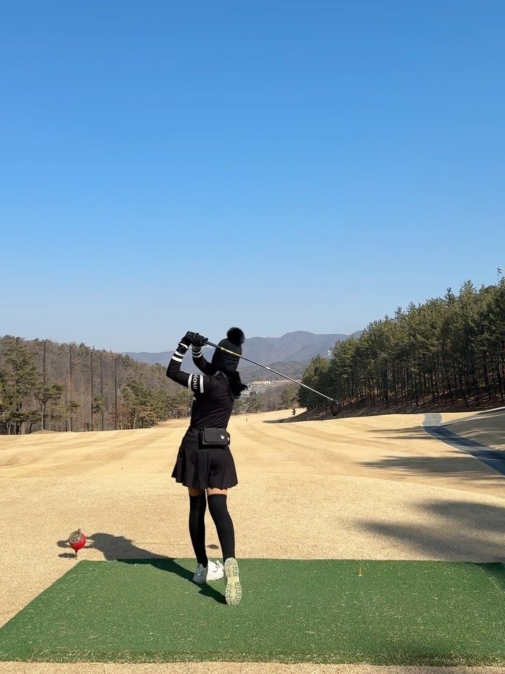 bomiya98 게시물 이미지: 2부 6만원의 행복💕
최고온도 7도에 바람 7이길래
걱정 한가득 안고 라운드...