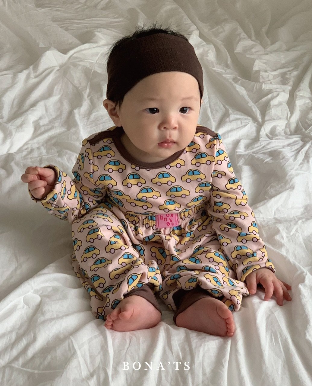 Photo by 보나츠 on September 24, 2025. May be an image of 1 person, baby, standing, sleepwear, blanket and text that says 'C CC BONA'TS TS BON'.