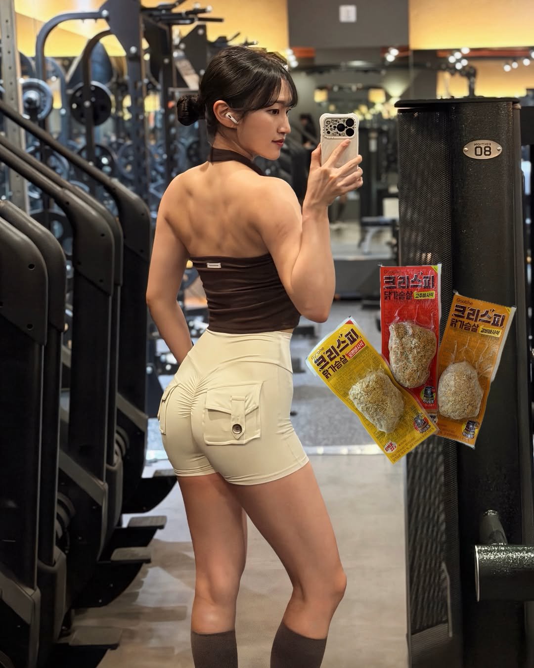 bong_.workout 게시물 이미지: #광고
제 최애 치킨이 굽네 고추바사삭인데
여름 준비는 안 하고 쉬는 날마다
치킨...