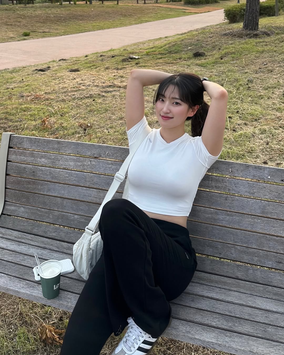 bong_.workout 게시물 이미지: 여름의 청량함이 좋아요 .☘︎ ˖꙳

기본템은 자주 입는 만큼
깐깐하게 보게...