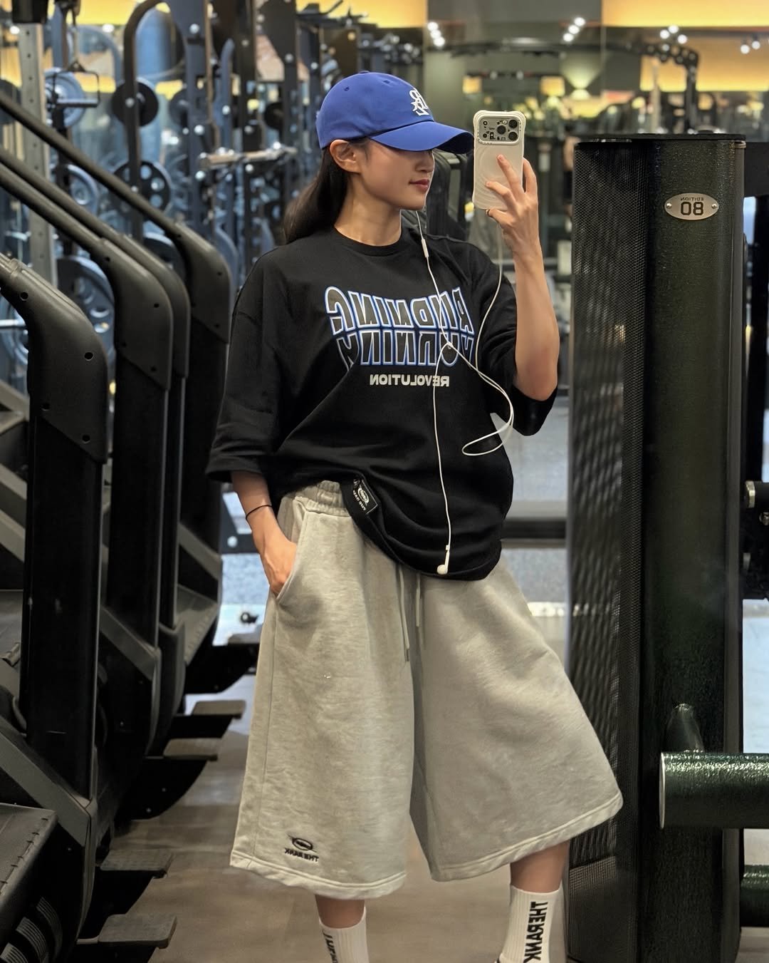 bong_.workout 게시물 이미지: 제가 에어팟 충전 안 해서
줄 이어폰 쓰는 사람처럼 보이세요 .ᐣ

예.. 정확히...