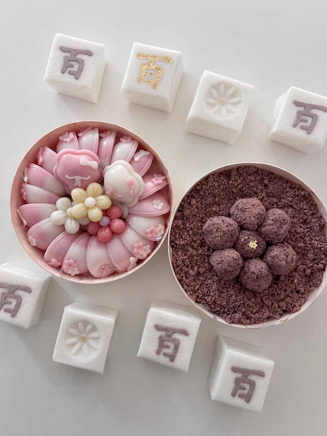 Photo by 봉앗간 | 떡케이크 | 백일떡 | 답례떡 | 클래스 on July 31, 2025. May be an image of wafer and text that says '百 南 い 万 គ 百 百'.
