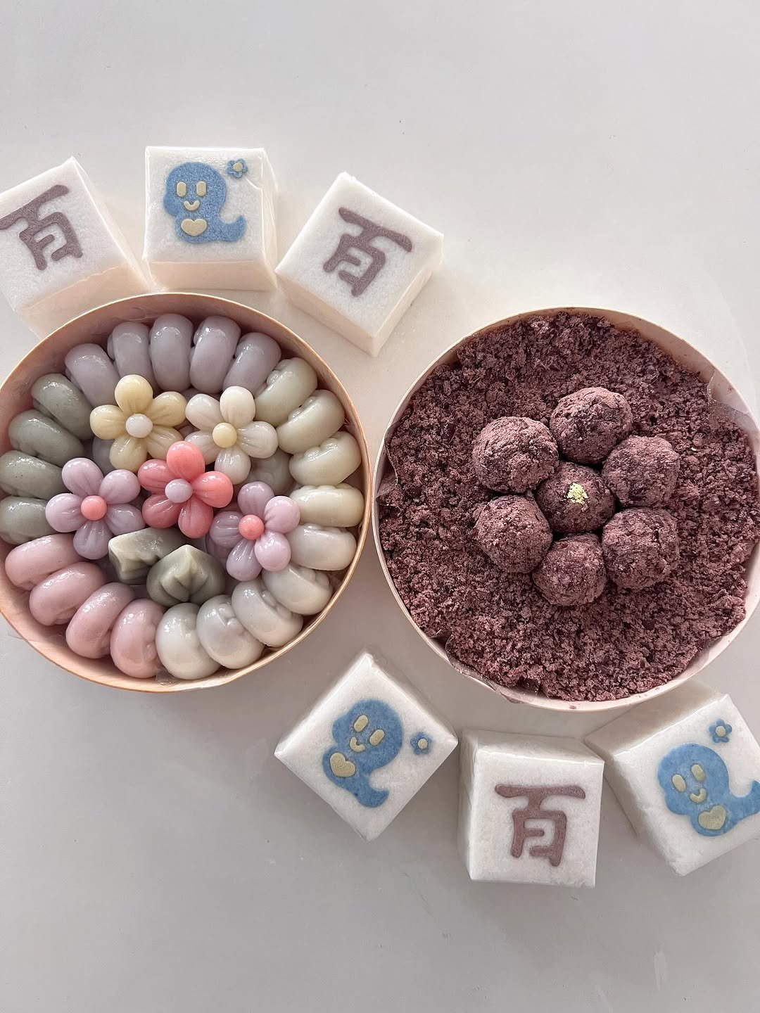 Photo by 봉앗간 | 떡케이크 | 백일떡 | 답례떡 | 클래스 on August 28, 2025. May be an image of dessert and text that says '百 百 P 百'.