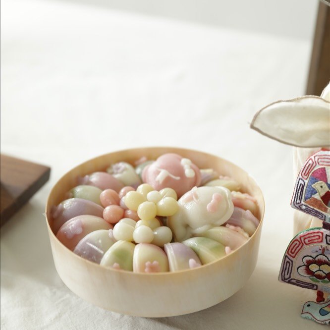 Photo by 봉앗간 | 떡케이크 | 백일떡 | 답례떡 | 클래스 on March 04, 2026. May be an image of wafer and text.