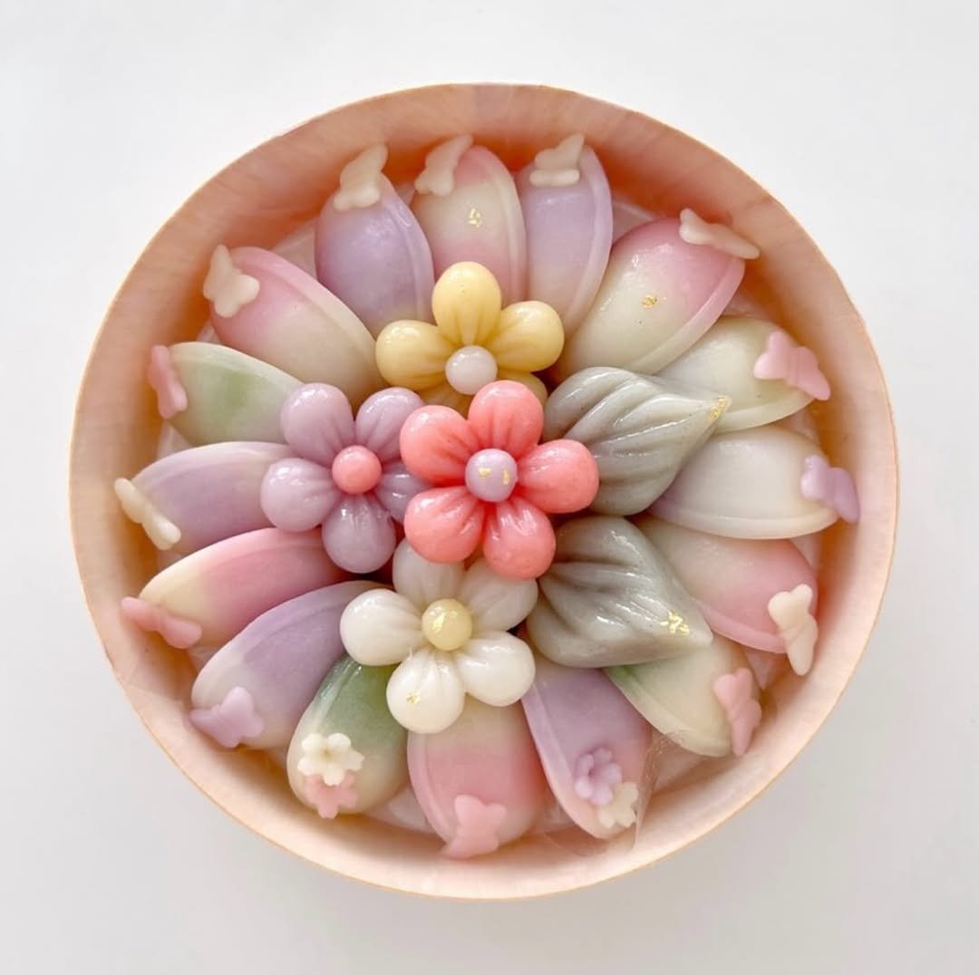 Photo by 봉앗간 | 떡케이크 | 백일떡 | 답례떡 | 클래스 on January 25, 2026. May be an image of paper weight and text.