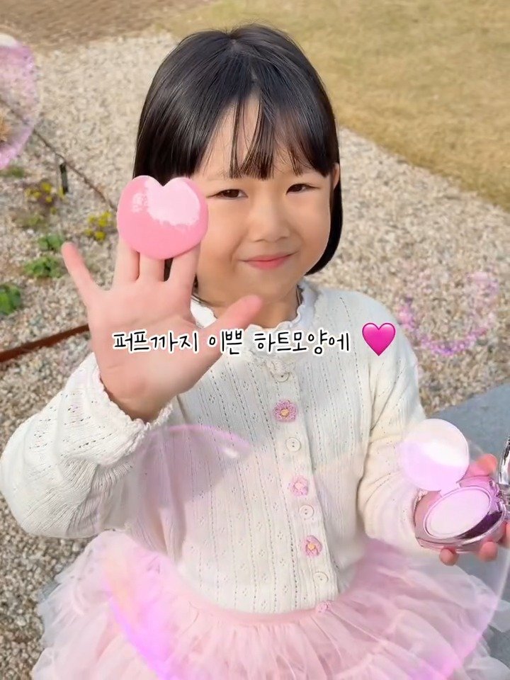 bongbongfriends_official 게시물 이미지: 공주님들의 야외나들이 필수품! 봉봉프렌즈 하트 선쿠션!

✔️4월 말까지 선쿠션...