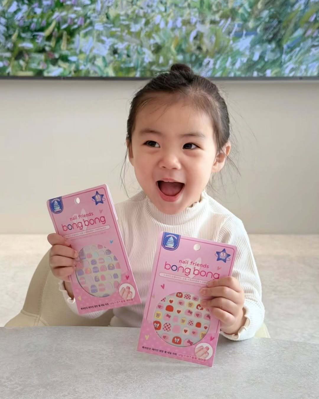 Photo by 어린이화장품🎀봉봉프렌즈✳️올브레스 on February 18, 2026. May be an image of child, toothbrush, diaper and text.