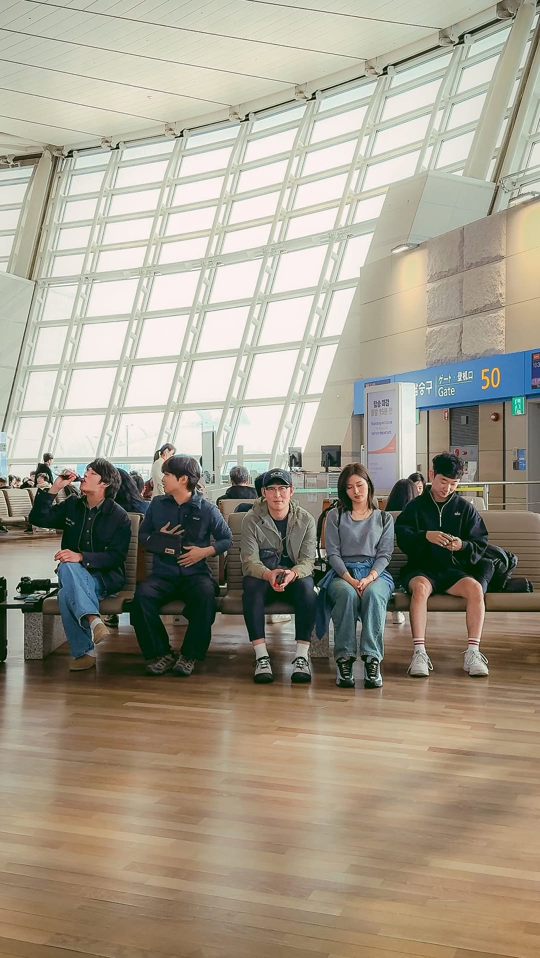 bongtographer_ 게시물 이미지: VIIIK, we always travel ✈️

함께한지 한달도 안 되어 떠나는...