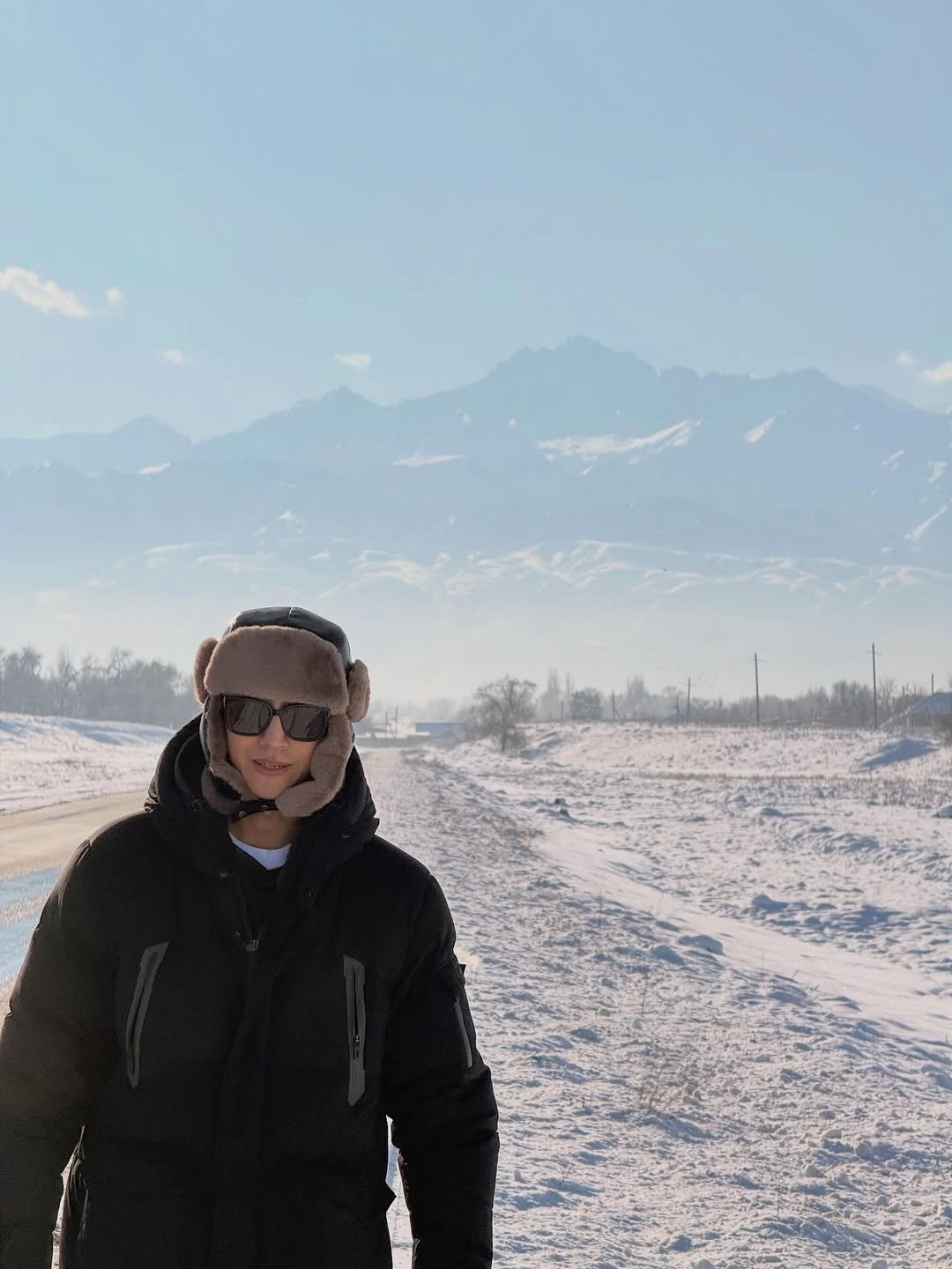 Photo by 강기영 Kiyoung Kang on January 22, 2026. May be an image of parka, face mask, arctic, ski slope, snow and text that says 'J'.