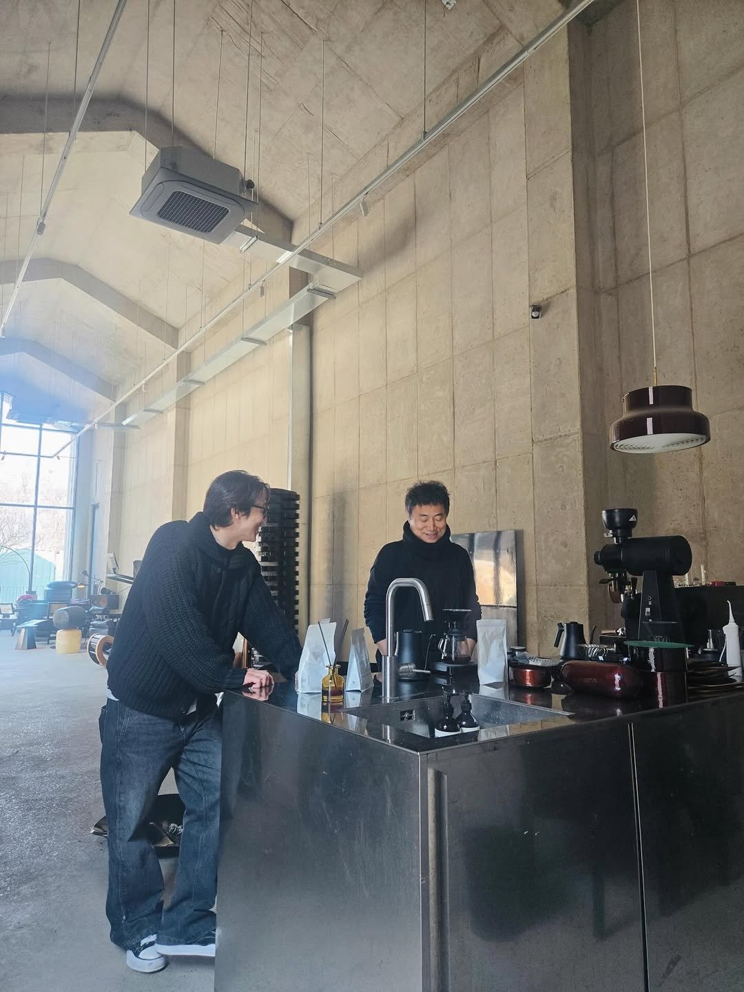 Photo shared by 강기영 Kiyoung Kang on March 10, 2026 tagging @huhmyoungwook. May be an image of grinder and text.