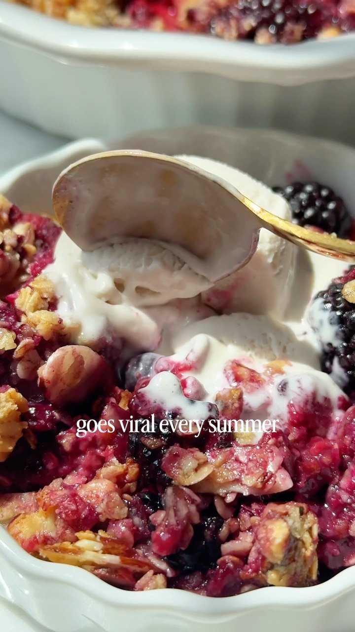 booboosbakeryy 게시물 이미지: Healthy Berry Crisp 🍓 this recipe goes viral...
