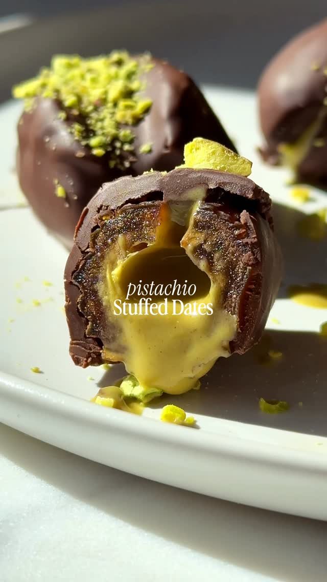 booboosbakeryy 게시물 이미지: Pt. 2: Pistachio Stuffed Dates 🌱

What to make...
