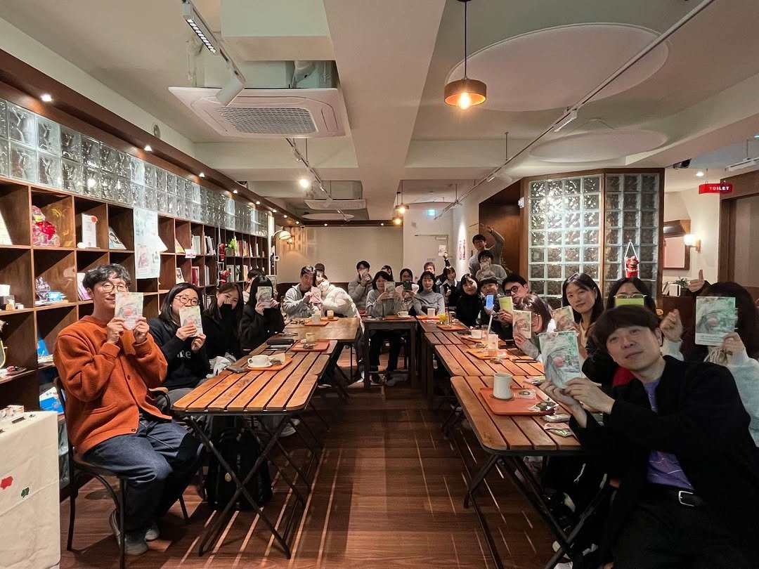 Photo shared by 빈페이지 on December 15, 2025 tagging @ghost_duet_, and @paterson_h_. May be an image of one or more people, drink and text that says 'ET 4 7 2'.